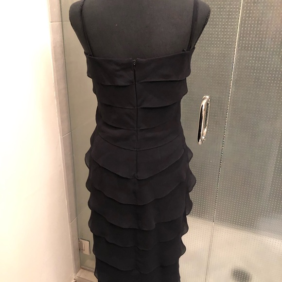 Gently used Tadashi cocktail dress, 💯 silk-size 4 - Picture 2 of 3
